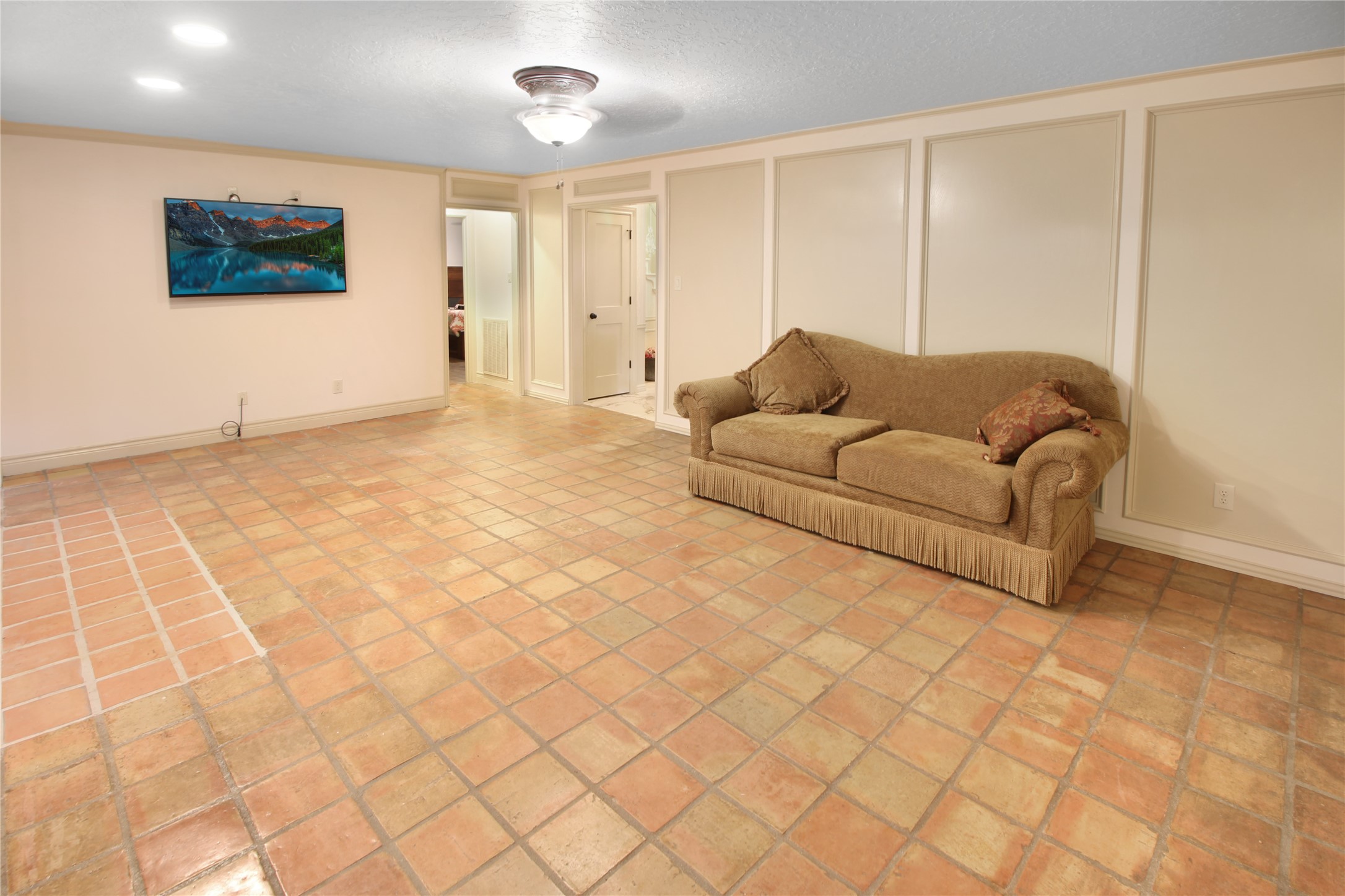 7531 Ralick Court Spring, TX 77379 - Photo 38 of 42 a living room with furniture