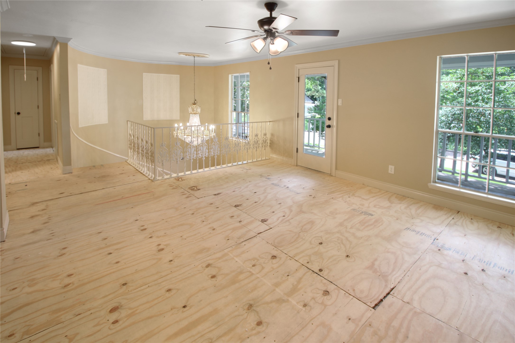 7531 Ralick Court Spring, TX 77379 - Photo 6 of 42 en empty room with windows and ceiling fan