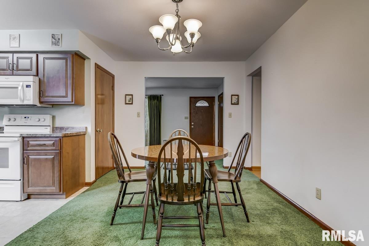 2308 Eastview Drive Springfield, IL 62702 - Photo 8 of 43 Gallery Image 8