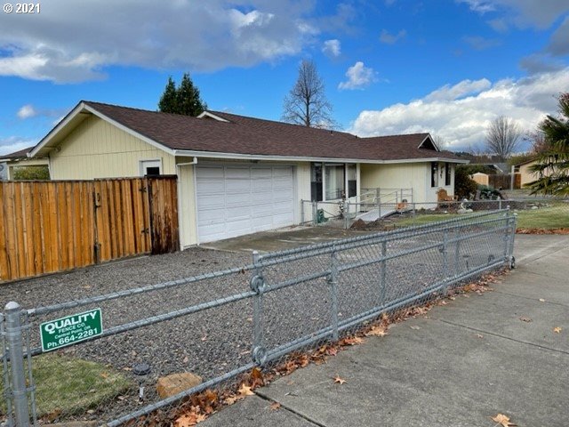 3151 Springbrook Road Medford, OR 97504 - Photo 2 of 17 Gallery Image 2