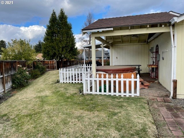 3151 Springbrook Road Medford, OR 97504 - Photo 12 of 17 Gallery Image 12