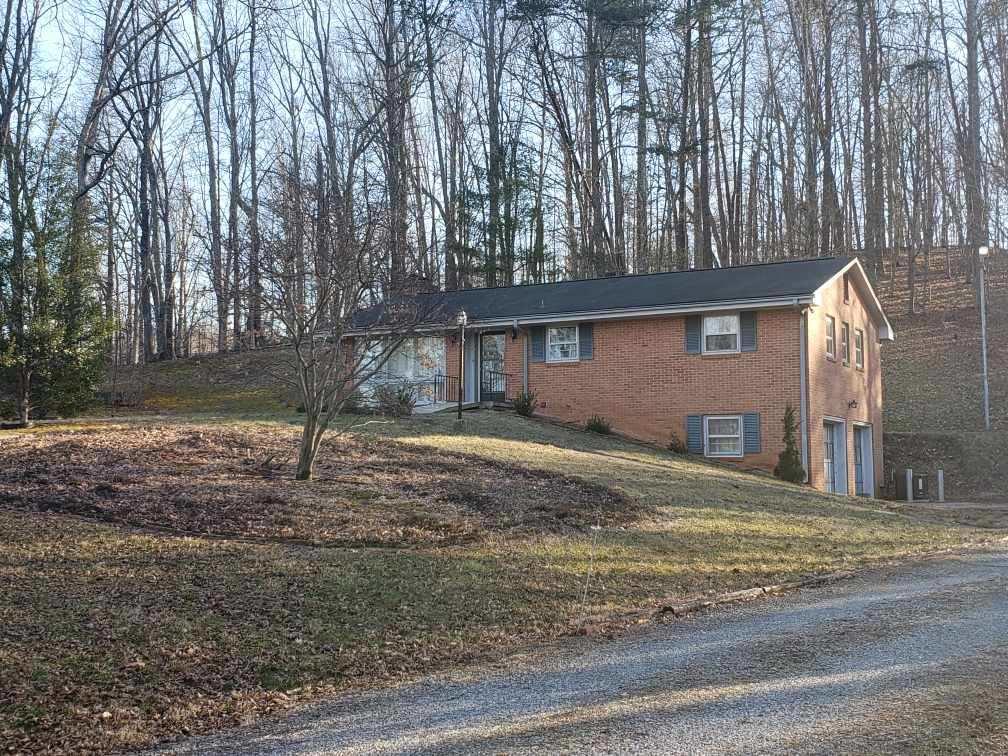 4423 Pitzer Road Roanoke, VA 24014 - Photo 1 of 40 1 Main Front
