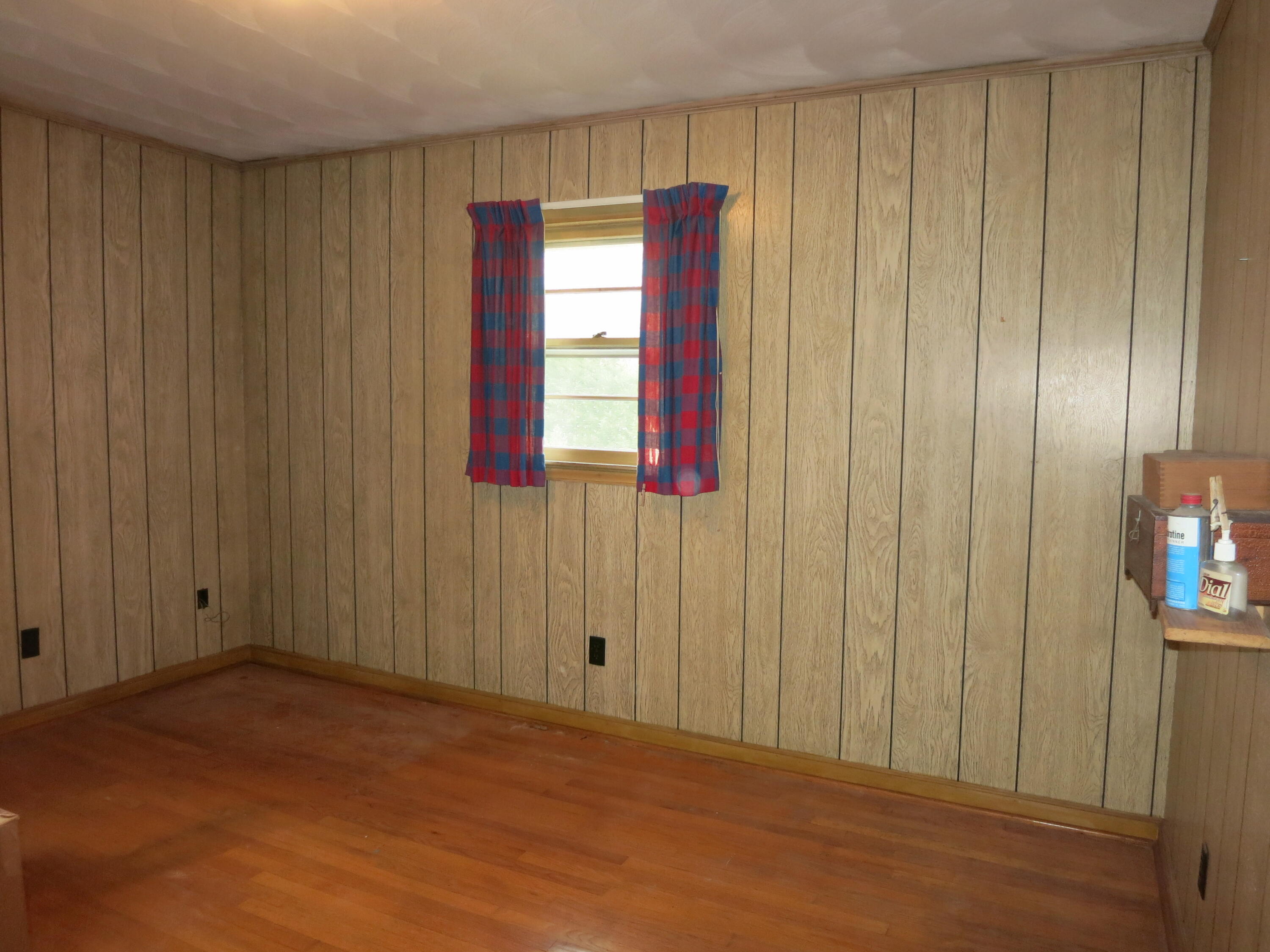 4423 Pitzer Road Roanoke, VA 24014 - Photo 15 of 40 15 Bedroom 2