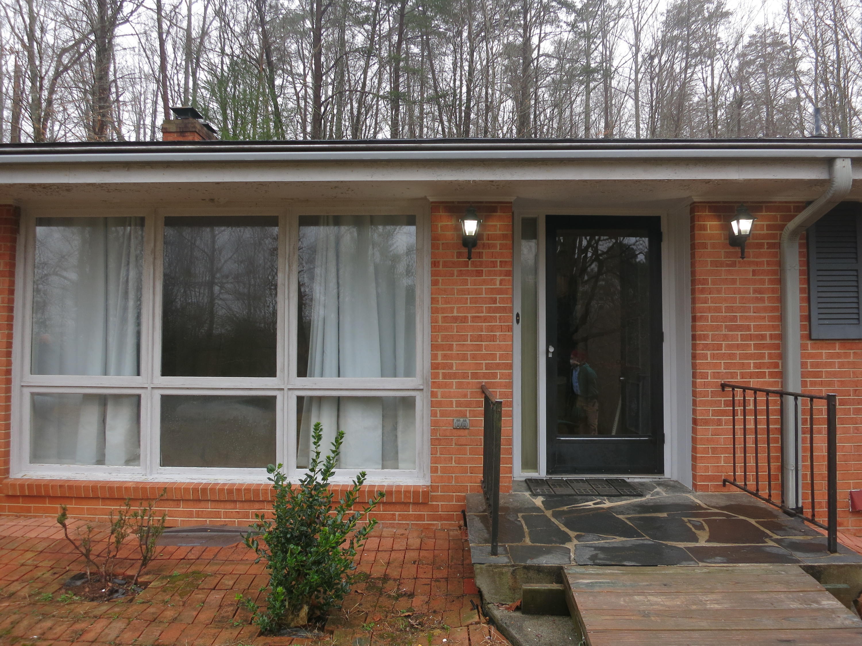 4423 Pitzer Road Roanoke, VA 24014 - Photo 3 of 40 3 Entry