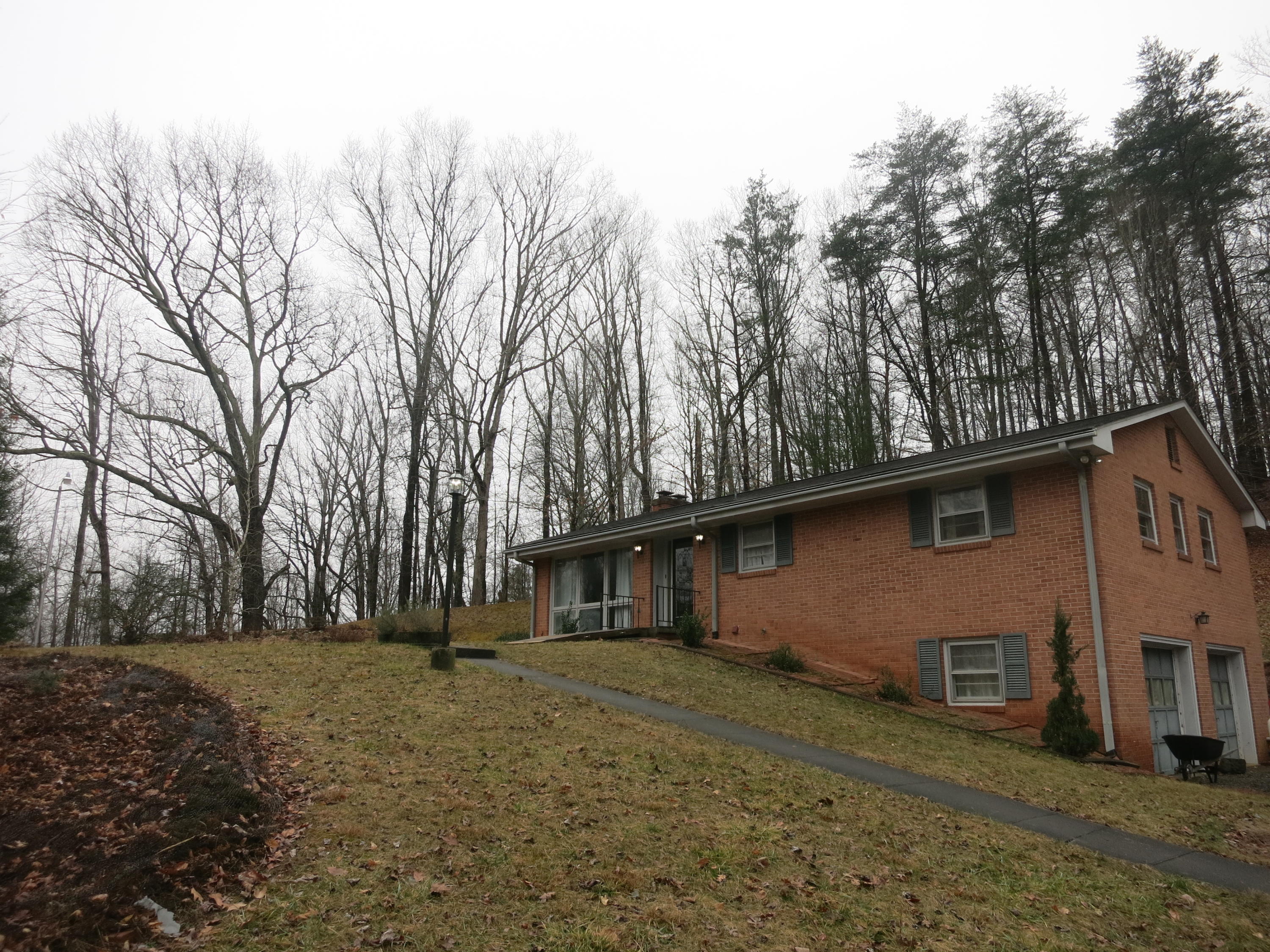 4423 Pitzer Road Roanoke, VA 24014 - Photo 21 of 40 21 Front