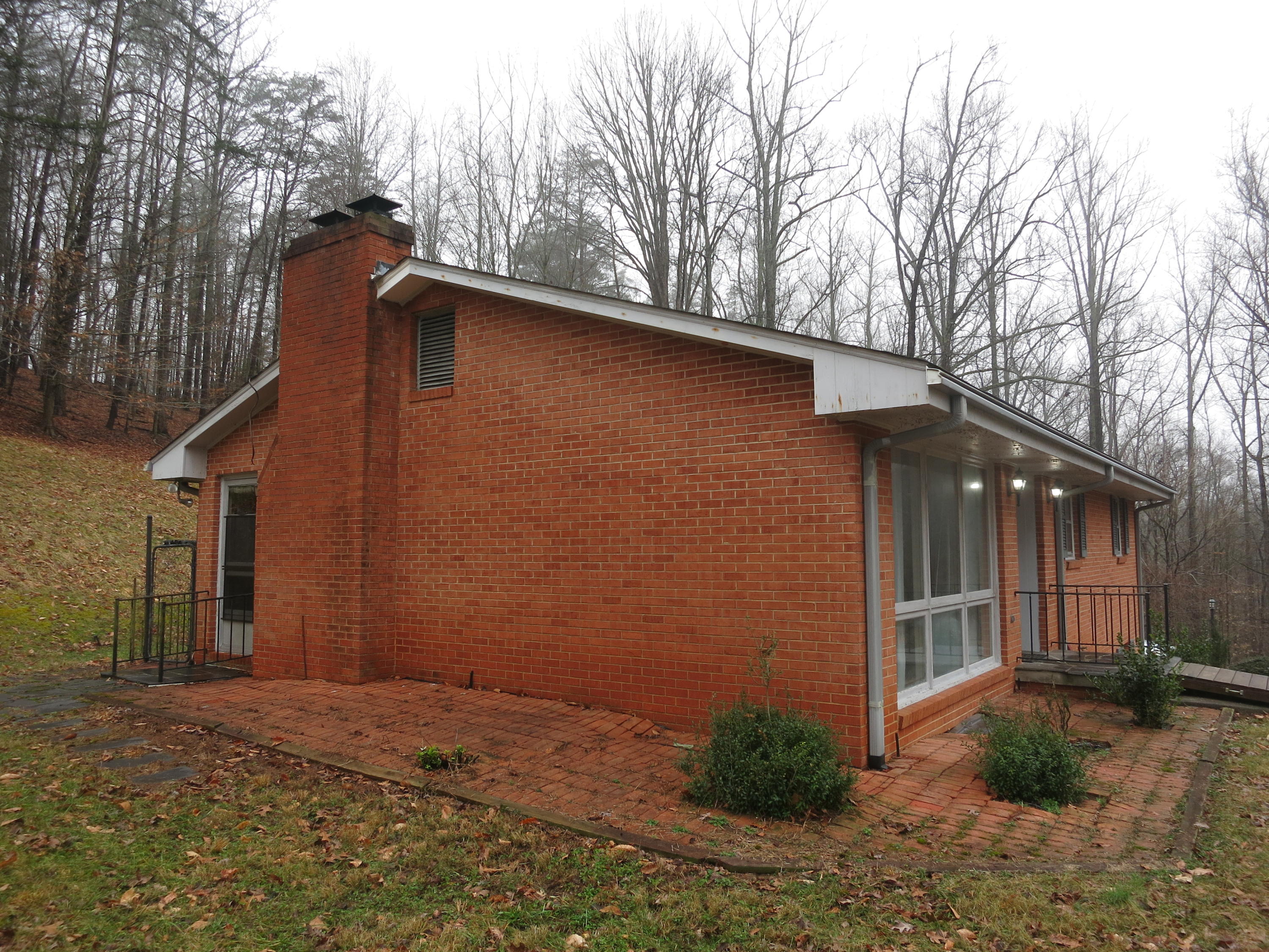 4423 Pitzer Road Roanoke, VA 24014 - Photo 23 of 40 23 Side