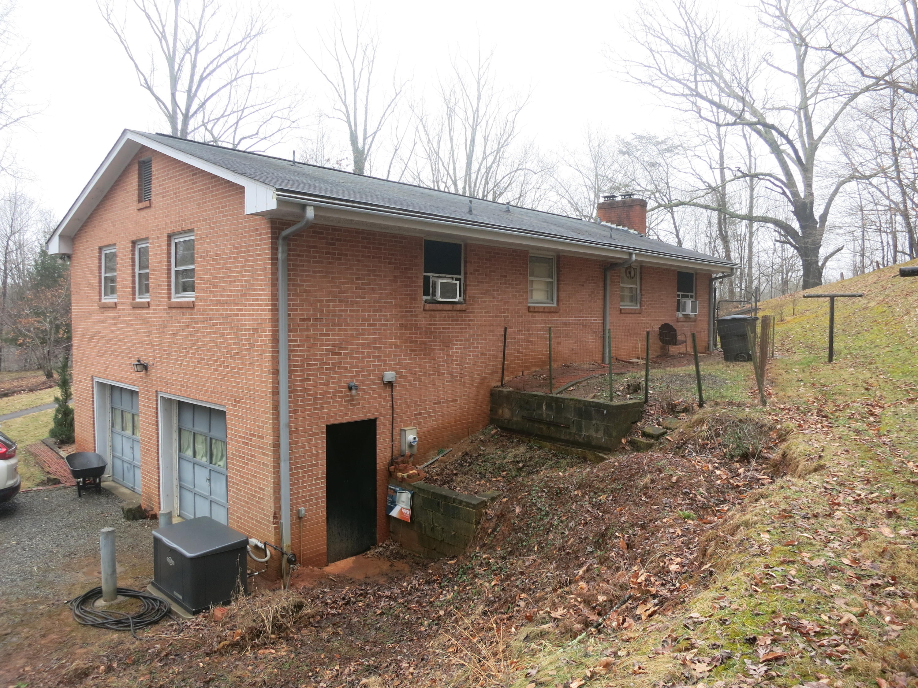 4423 Pitzer Road Roanoke, VA 24014 - Photo 27 of 40 27 Back & Garage Side