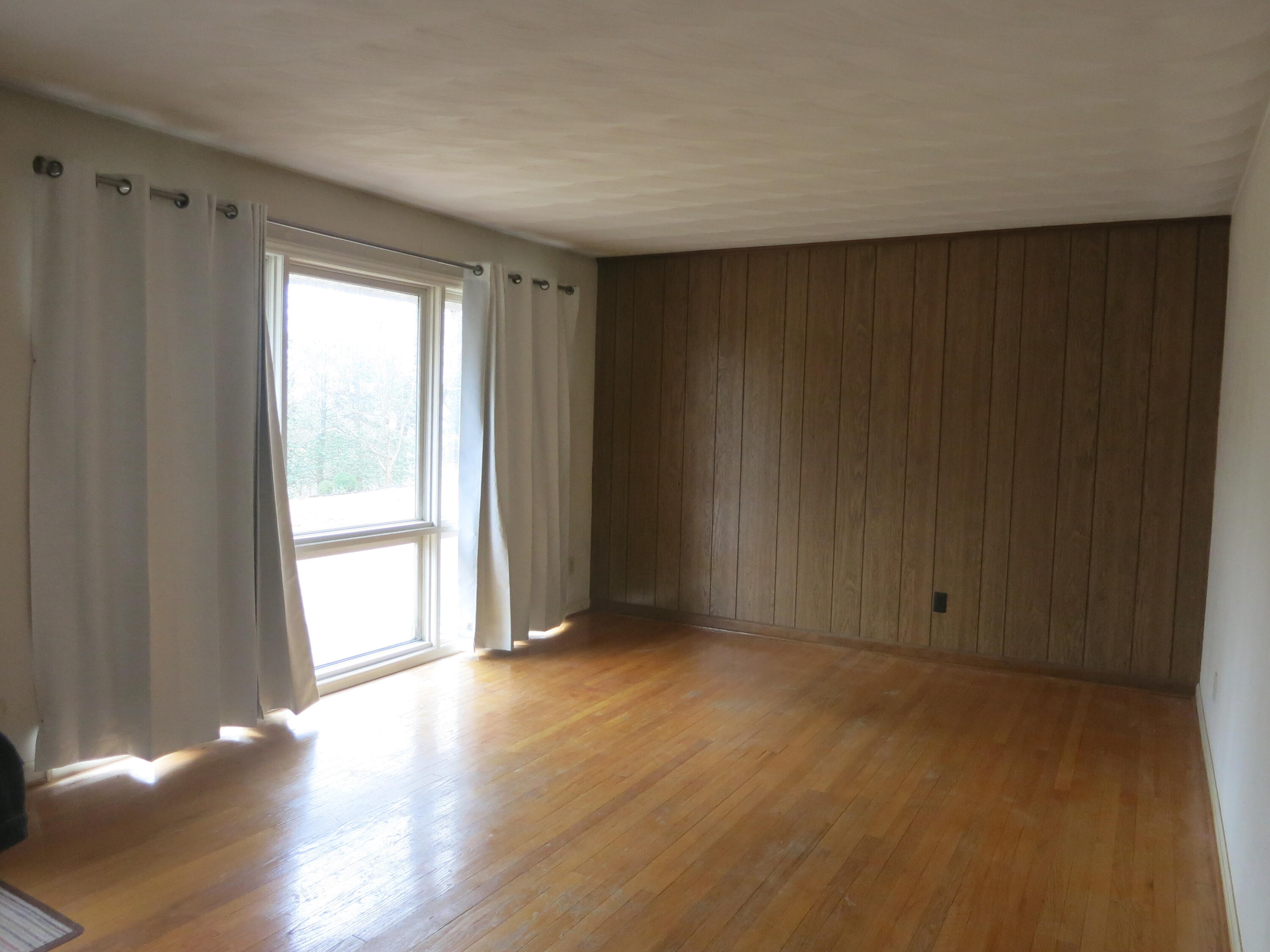 4423 Pitzer Road Roanoke, VA 24014 - Photo 5 of 40 5 Living Room