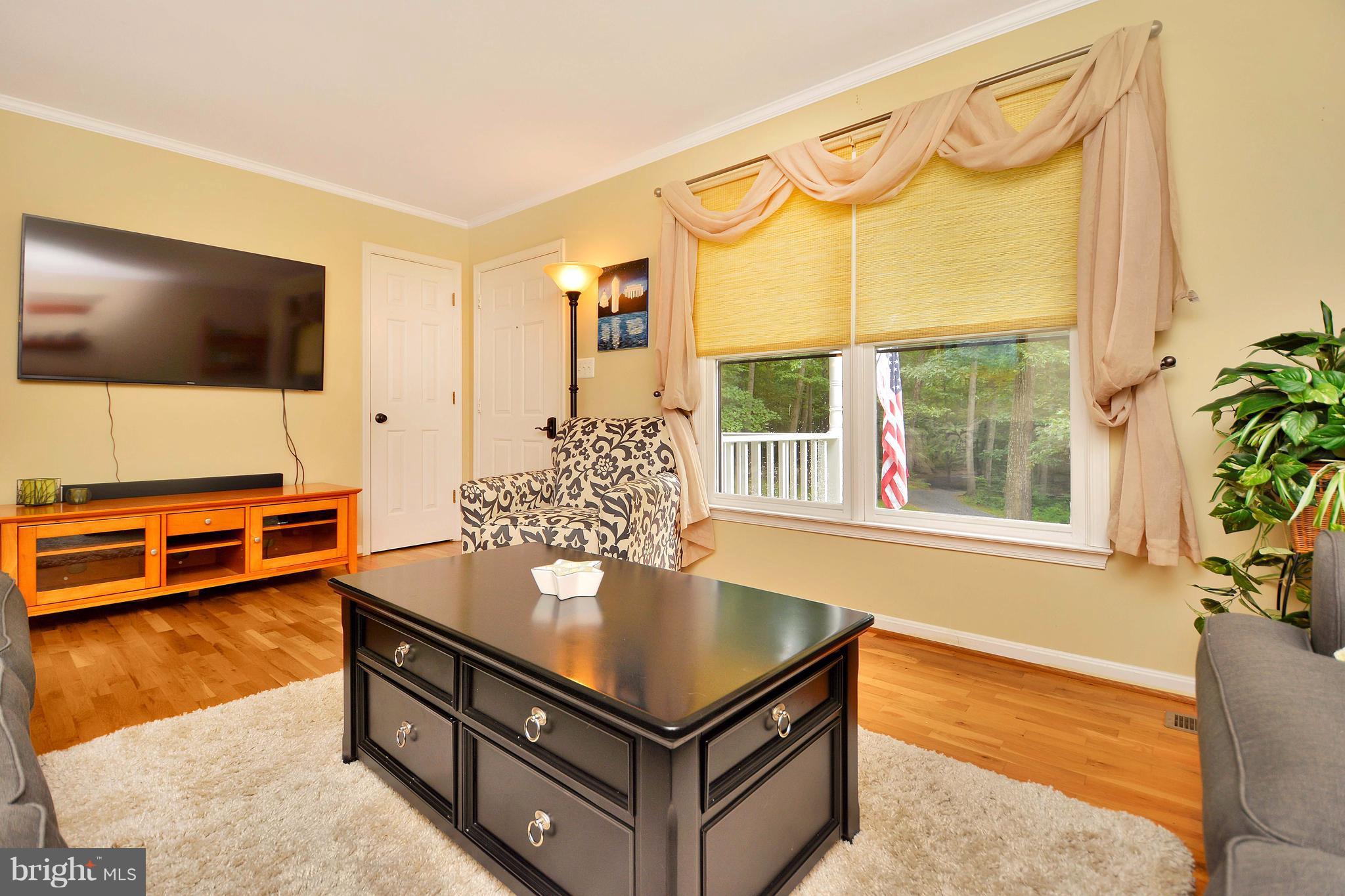 718 Cropp Road Fredericksburg, VA 22406 - Photo 6 of 30 Living Room