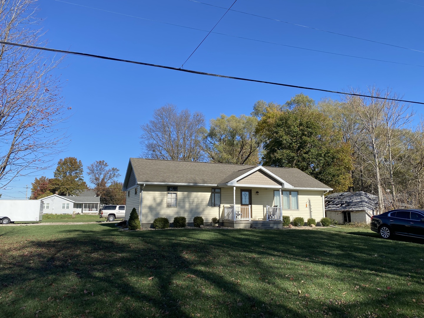 406 East Mason Street Easton, IL 62633 - Photo 7 of 9 a front view of a house with garden