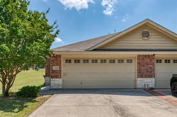 $1,695 | 332 Schirra Court, Lavon, TX 75166