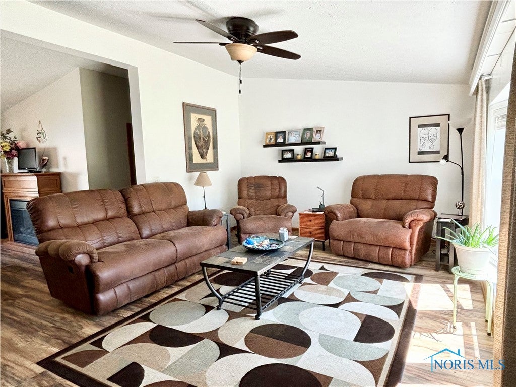 45 South Stadium Road Oregon, OH 43616 - Photo 4 of 50 Living Room w/ vaulted ceiling!