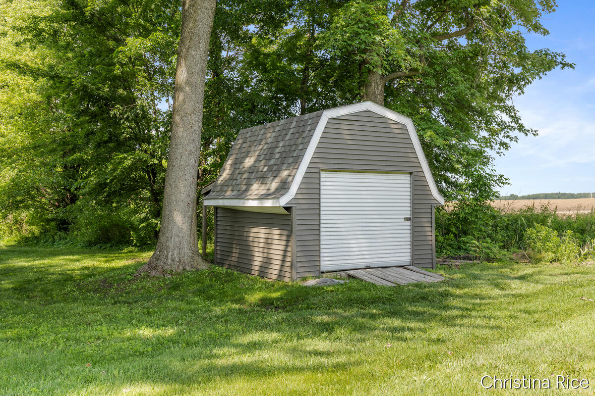 5810 West Sidney Road Sidney, MI 48885 - Photo 31 of 32 5810-West-Sidney_030