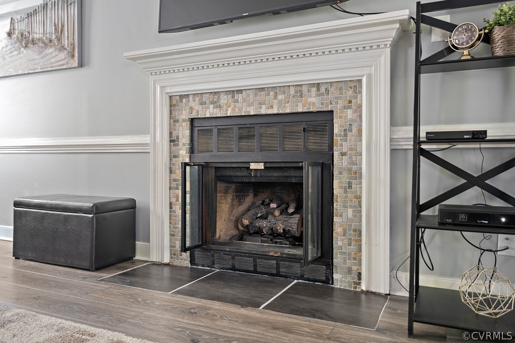 13906 Turtle Hill Road Midlothian, VA 23112 - Photo 23 of 35 a living room with a fireplace
