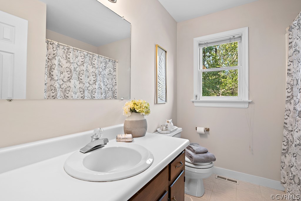 13906 Turtle Hill Road Midlothian, VA 23112 - Photo 31 of 35 a bathroom with a toilet sink and mirror