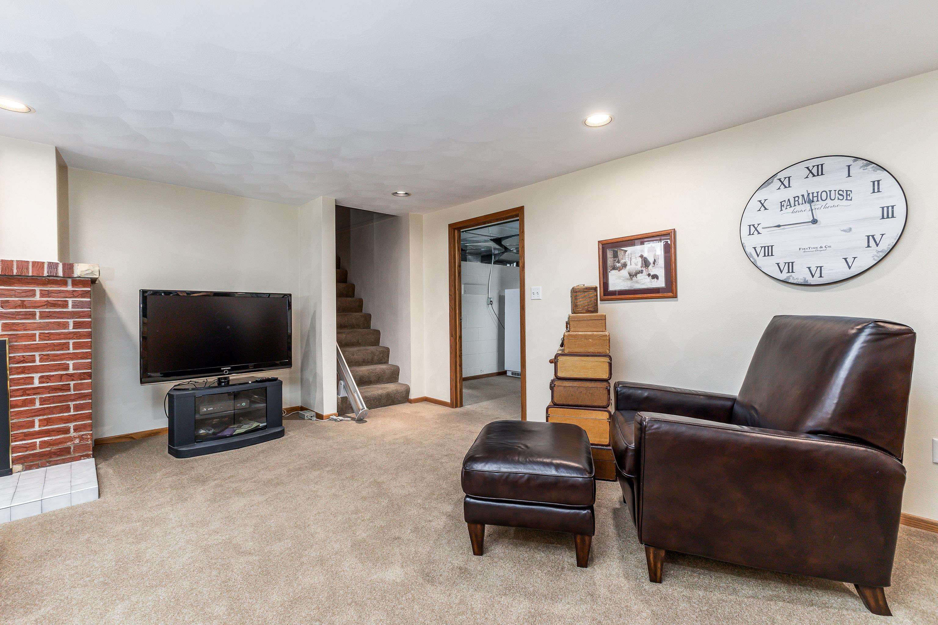 2452 Radford Road Dubuque, IA 52002 - Photo 23 of 39 Gallery Image 23