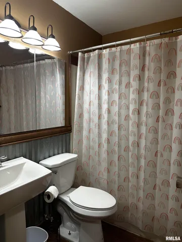 $159,900 | 606 West Hall Drive, Jacksonville, IL 62650