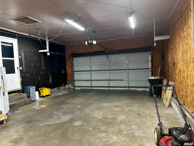 $159,900 | 606 West Hall Drive, Jacksonville, IL 62650