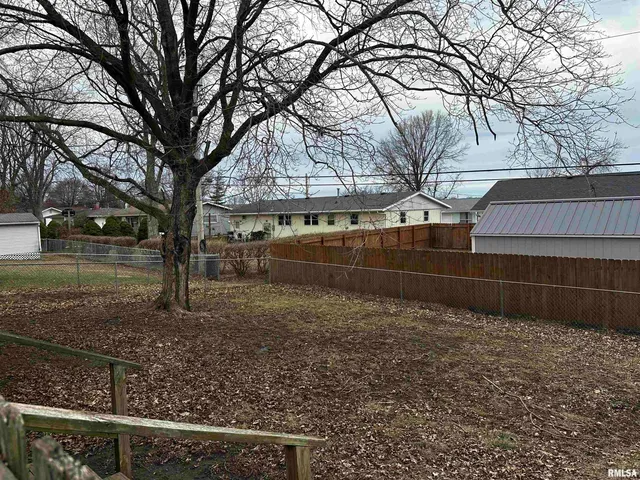 $159,900 | 606 West Hall Drive, Jacksonville, IL 62650