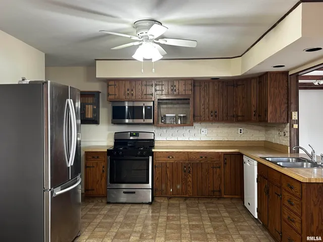 $159,900 | 606 West Hall Drive, Jacksonville, IL 62650