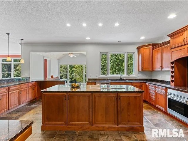 $759,000 | 6800 Ridges Court, Bettendorf, IA 52722