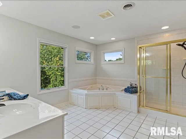 $759,000 | 6800 Ridges Court, Bettendorf, IA 52722