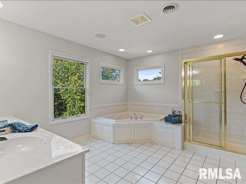 6800 Ridges Court Bettendorf, IA 52722 - Photo 25 of 59