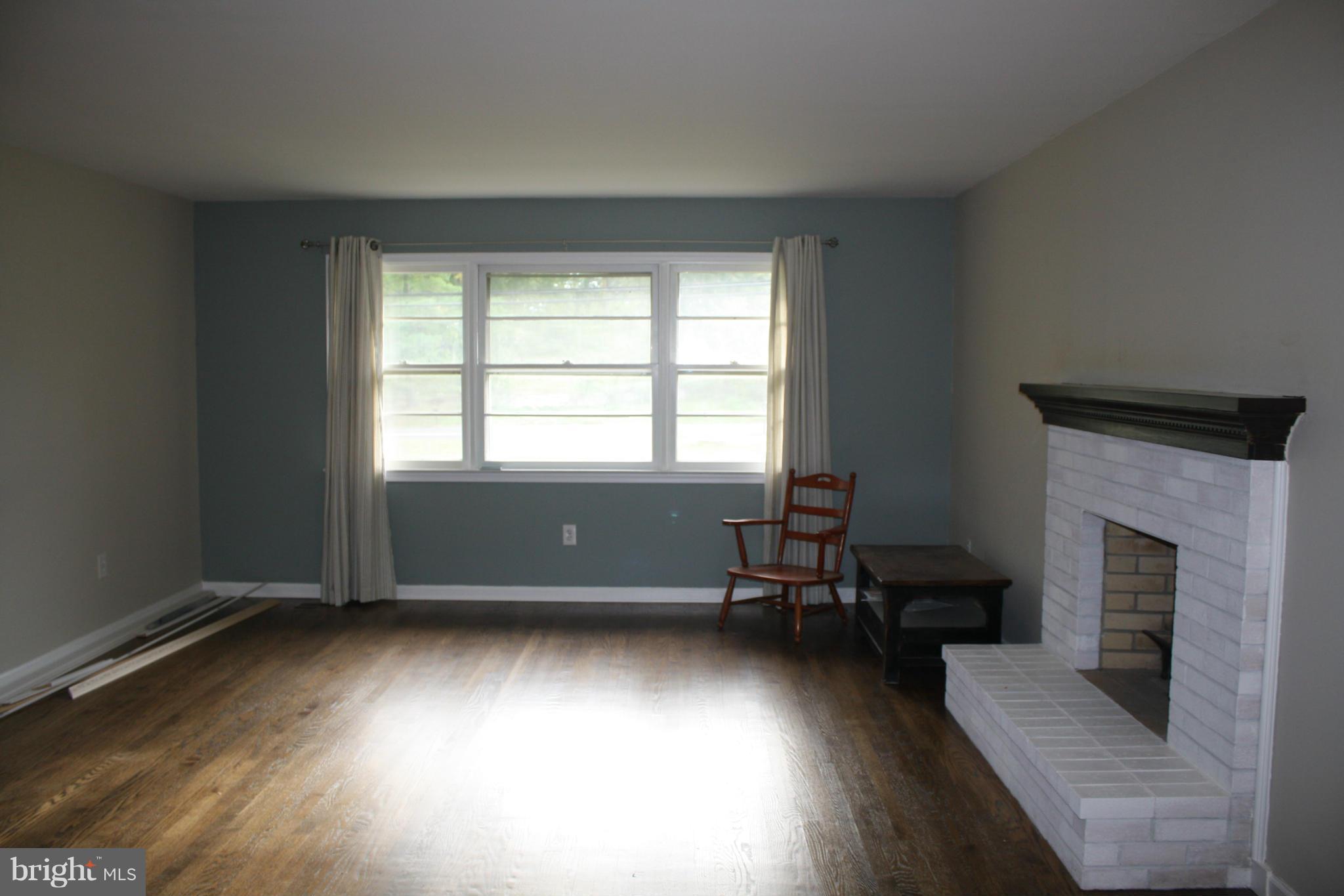 733 Magnolia Road Edgewood, MD 21040 - Photo 16 of 28 Living Room