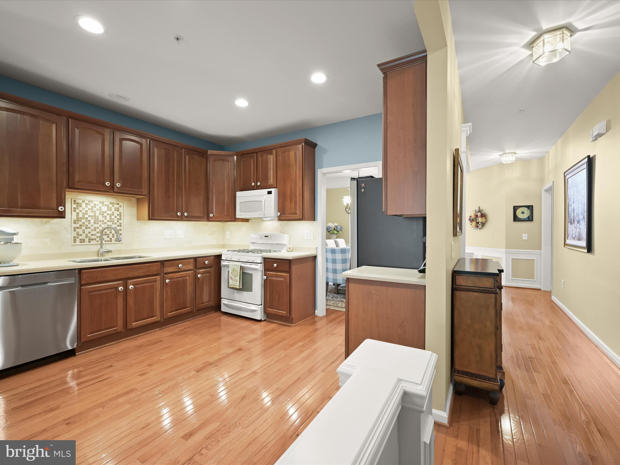 8214 Academy Road, Unit 25 Ellicott City, MD 21043 - Photo 16 of 64 Kitchen with breakfast nook