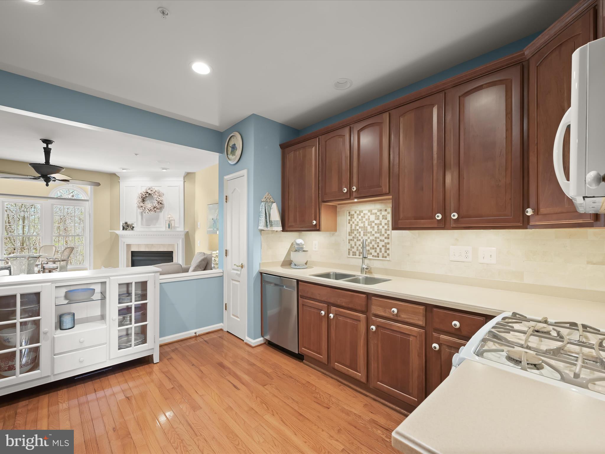 8214 Academy Road, Unit 25 Ellicott City, MD 21043 - Photo 20 of 64 Kitchen & breakfast nook