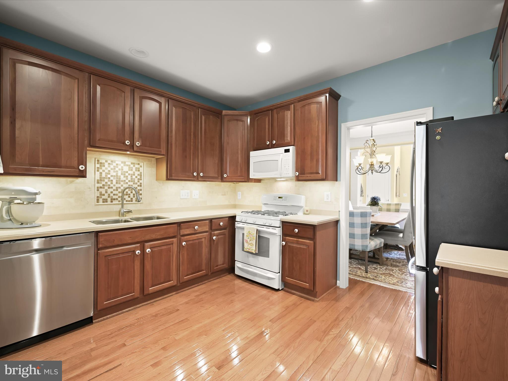 8214 Academy Road, Unit 25 Ellicott City, MD 21043 - Photo 2 of 64 Chef's kitchen with breakfast nook