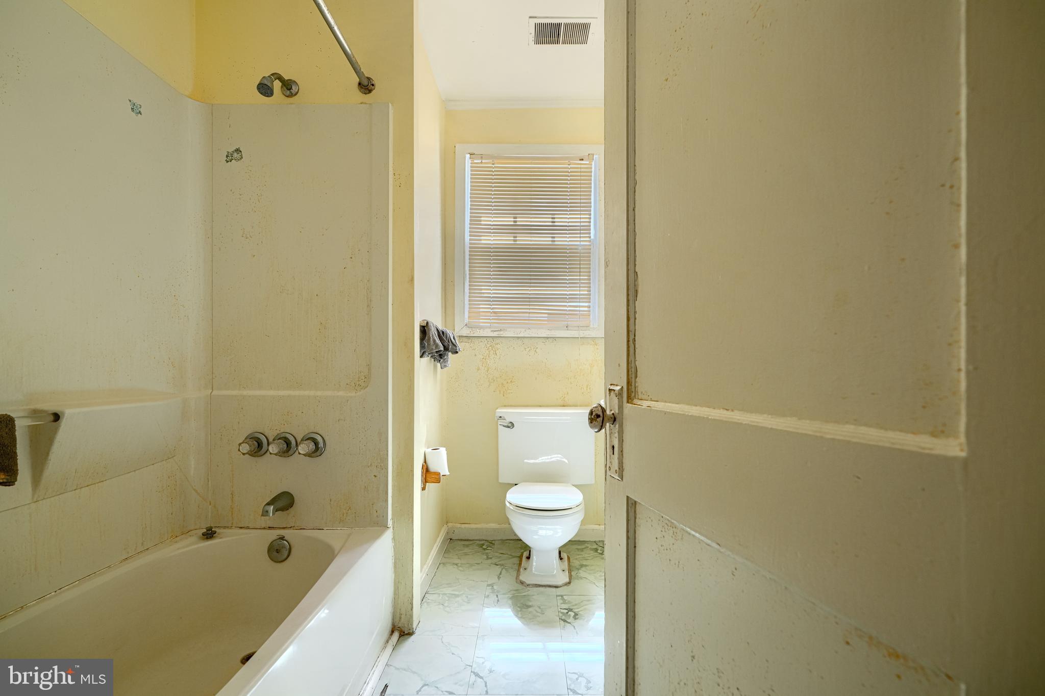 502 Grovethorn Road Middle River, MD 21220 - Photo 14 of 20 a bathroom with a bathtub and a toilet