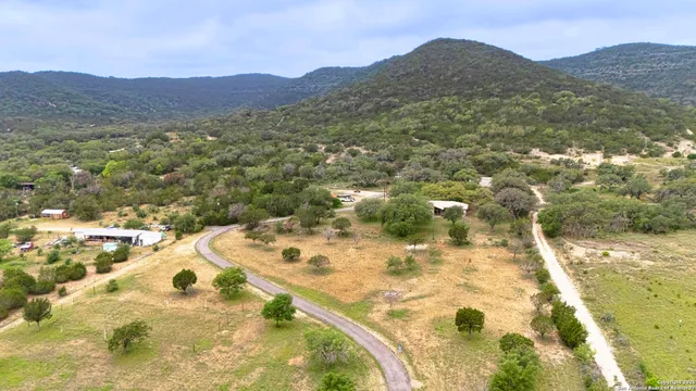 $1,200,000 | 4143 South South U Highway, Leakey, TX 78873