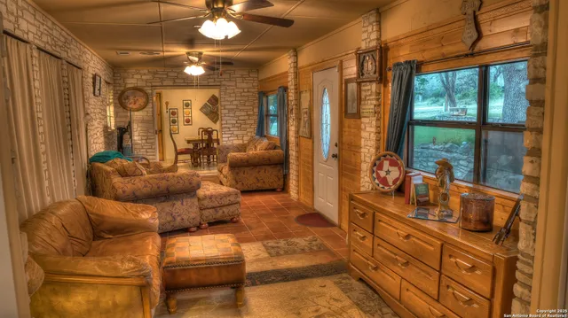 $1,200,000 | 4143 South South U Highway, Leakey, TX 78873