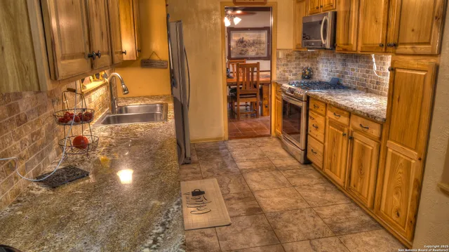 $1,200,000 | 4143 South South U Highway, Leakey, TX 78873