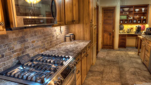 $1,200,000 | 4143 South South U Highway, Leakey, TX 78873