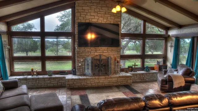 $1,200,000 | 4143 South South U Highway, Leakey, TX 78873