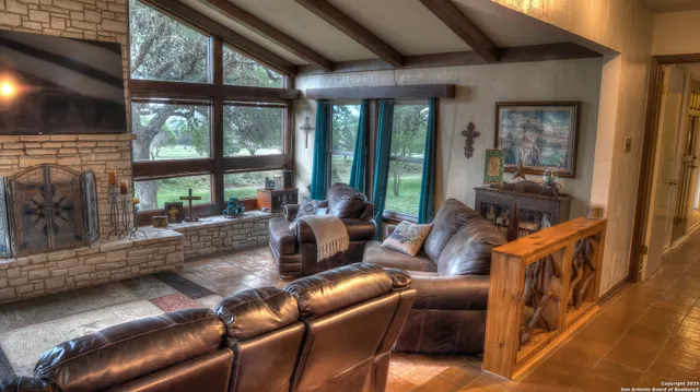 $1,200,000 | 4143 South South U Highway, Leakey, TX 78873