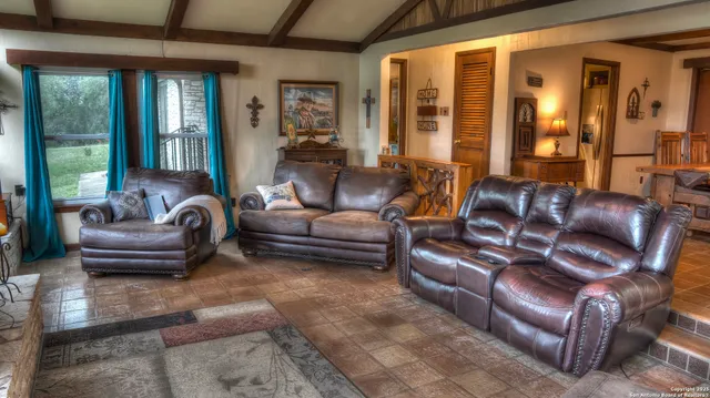 $1,200,000 | 4143 South South U Highway, Leakey, TX 78873