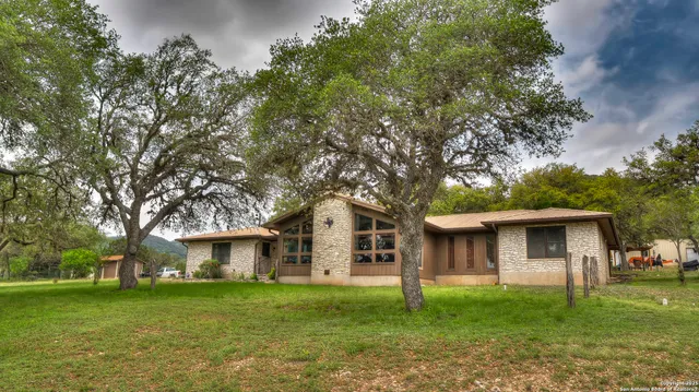 $1,200,000 | 4143 South South U Highway, Leakey, TX 78873