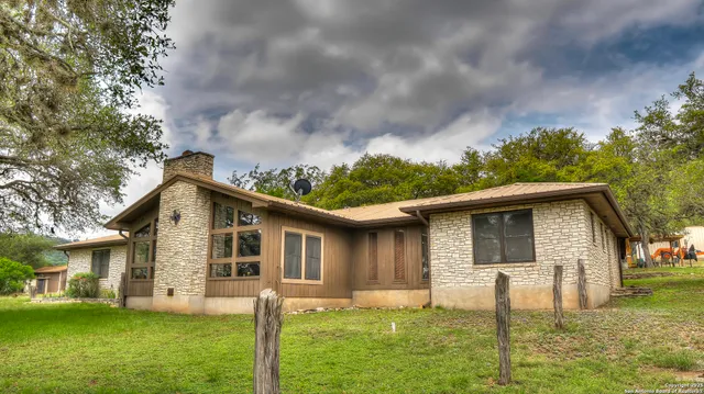 $1,200,000 | 4143 South South U Highway, Leakey, TX 78873