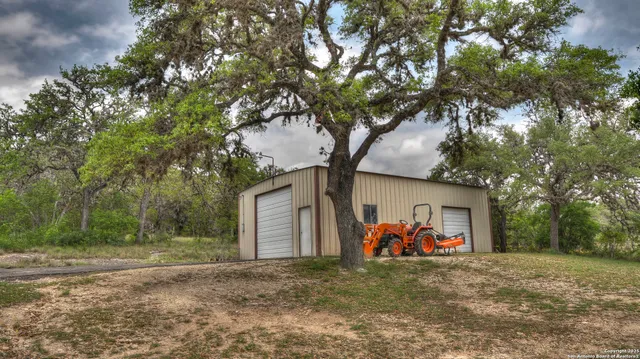 $1,200,000 | 4143 South South U Highway, Leakey, TX 78873
