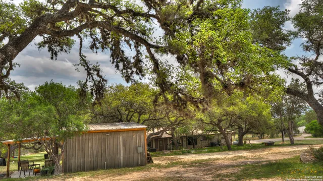 $1,200,000 | 4143 South South U Highway, Leakey, TX 78873