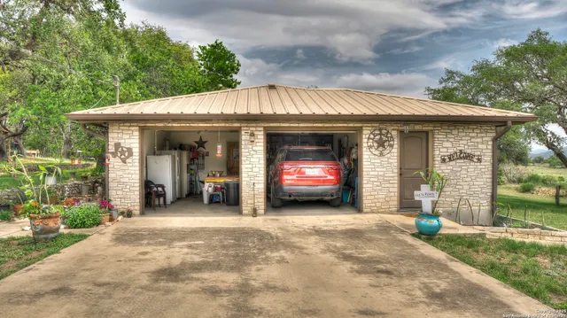 $1,200,000 | 4143 South South U Highway, Leakey, TX 78873