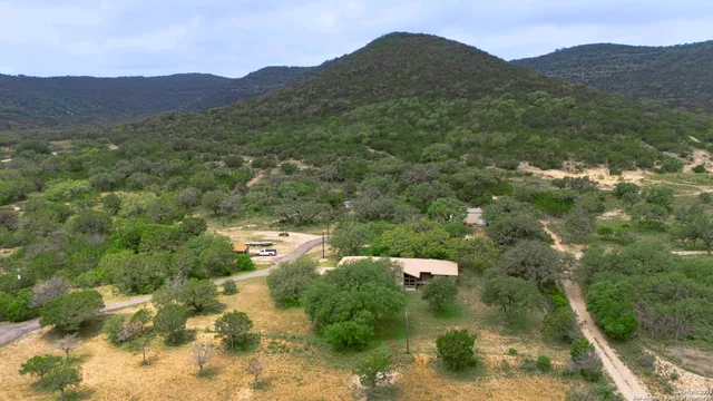 $1,200,000 | 4143 South South U Highway, Leakey, TX 78873