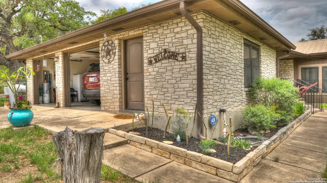 $1,200,000 | 4143 South South U Highway, Leakey, TX 78873