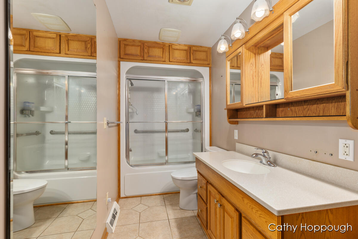 1100 Hayes Road Muir, MI 48860 - Photo 15 of 46 IMG_1014