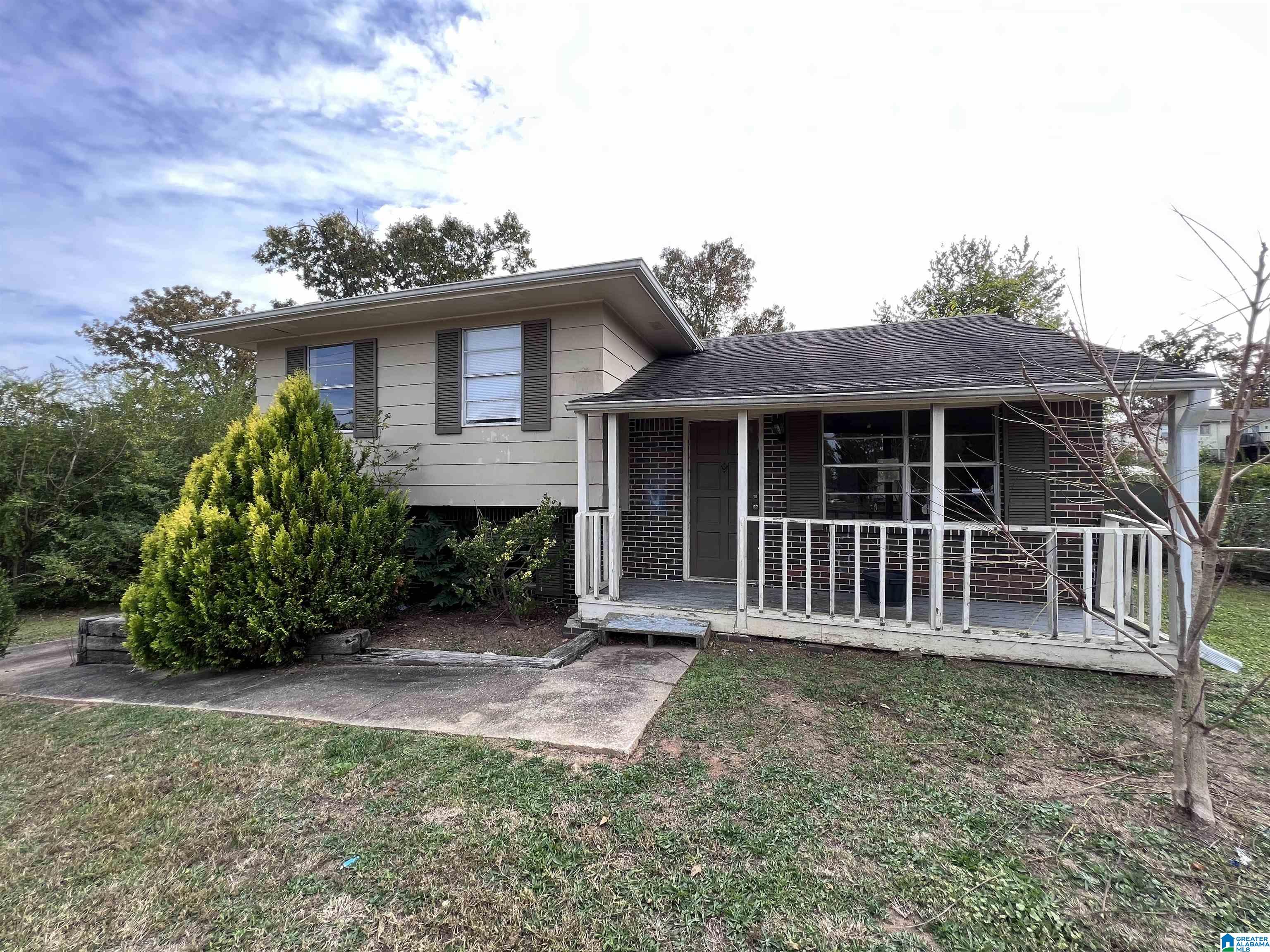819 Country View Drive Northeast Center Point, AL 35215 - Photo 1 of 4