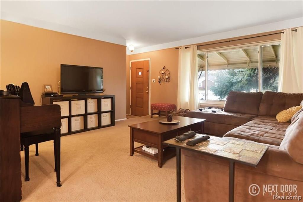 8988 Farmington Road Livonia, MI 48150 - Photo 10 of 21 Gallery Image 10