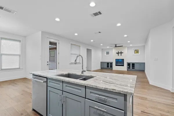 $8,000 | 5415 Woodview Avenue, Austin, TX 78756